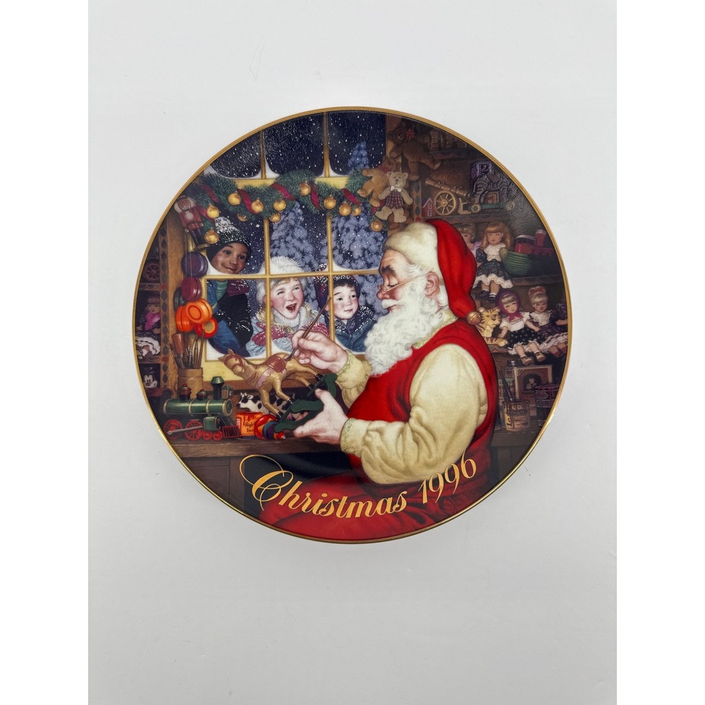 Avon 1996 Santas Loving Touch Christmas Collector Plate Porcelain 22k Gold Trim